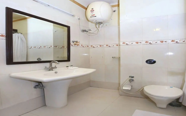 OYO 9736 Hotel Downtown Suites