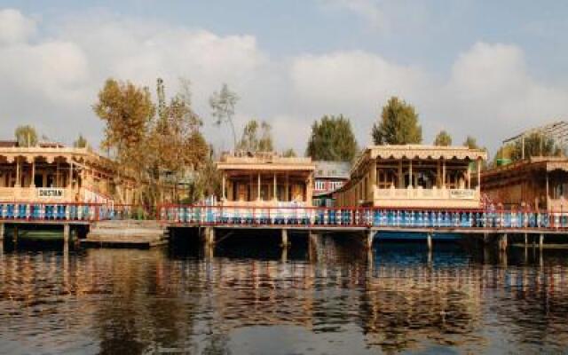 Kings Rose Houseboat