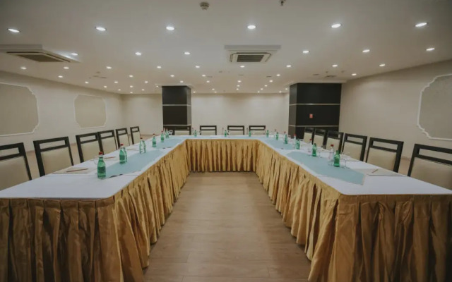 Ener Old Castle Resort Hotel