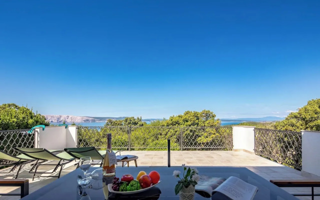 Hidden Pool House With Sea View