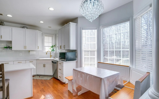 Spacious Woodbridge Home Near Leesylvania Park!