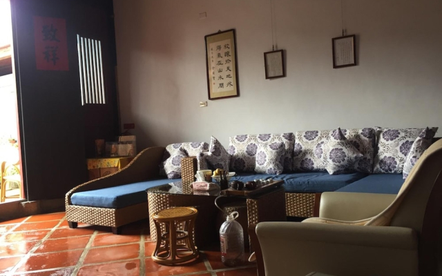 No. 85 Shuitou B&B
