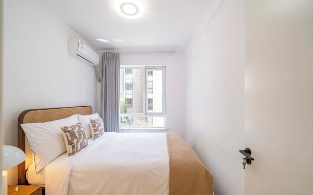 Tyms Stylish 3BR 2BA Apt Xujiahui Shops