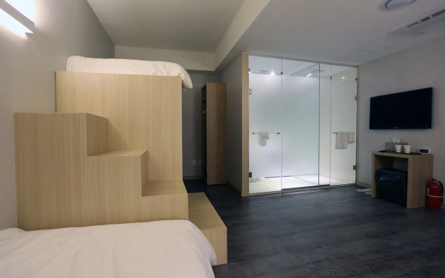 Hotel 8 Hours