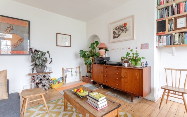 Stylish Arty Apartment in Hackney