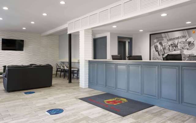 Super 8 by Wyndham Universal City