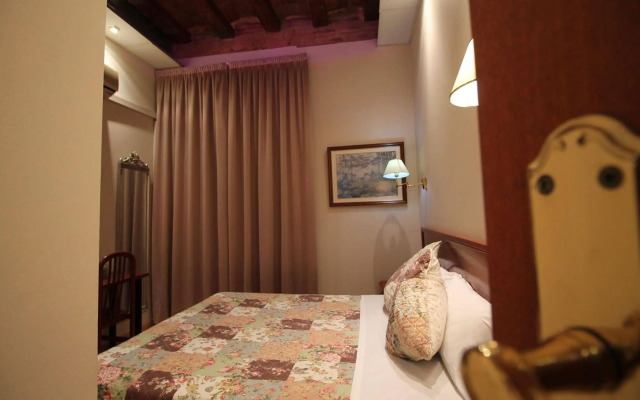 Hostal Orleans