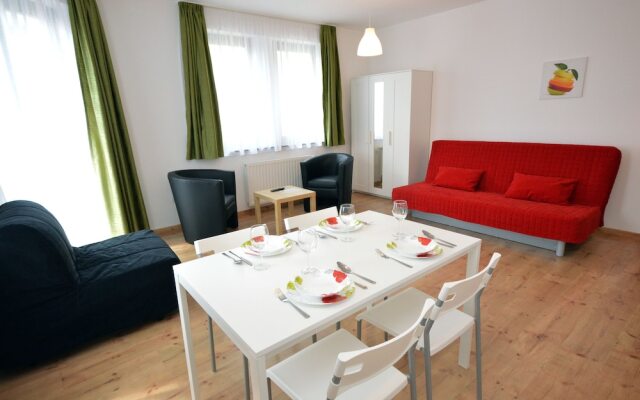 Toldi Apartments