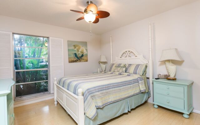 Crescent Street 1138 A by Vtrips