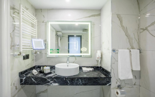 Karpalas City Hotel & Spa