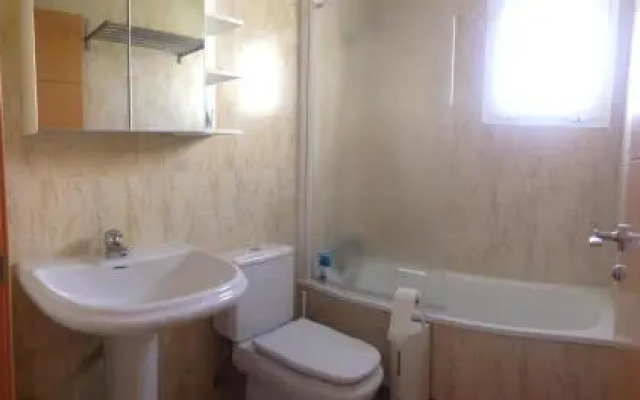 2010-Superb apt 2 bedrooms in complex with pool