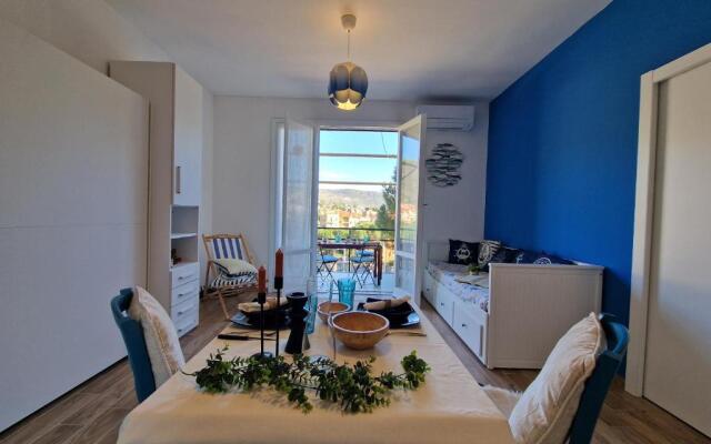 650 metri dal Mare - WiFi - Terrazzo - Piscina - A/C