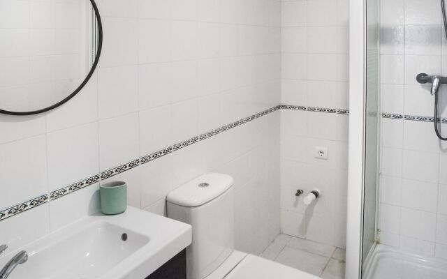 Beachclose Apartment with Large Terrace and Pool Ref 6