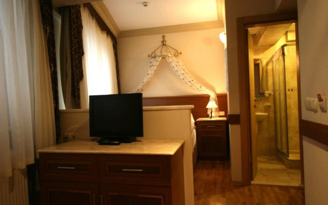 Grand Peninsula Hotel