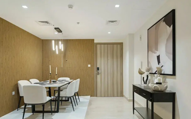 2BR w Canal & Burj View Near Dubai Mall