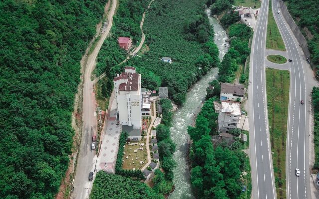 Jolnar Garden Hotel