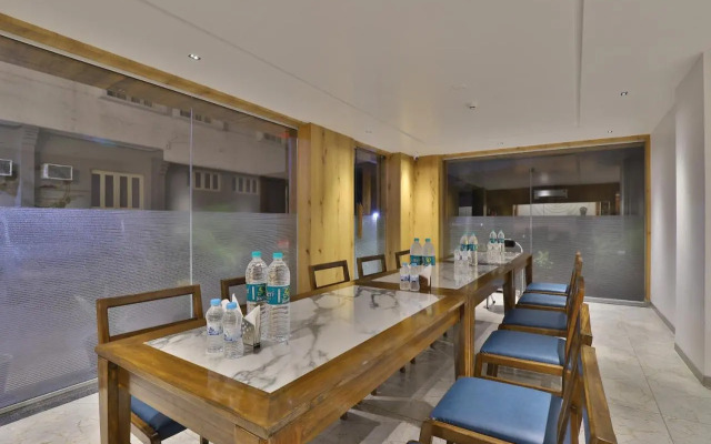 OYO Rooms Near Station Gulambaba Road 2