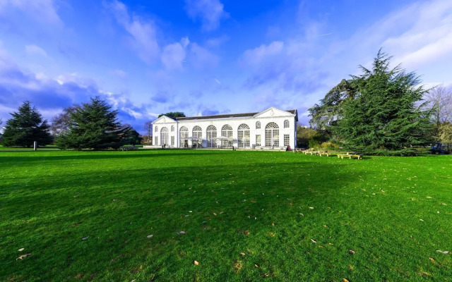 Grand Apartments Kew Gardens