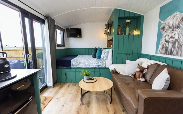 Willows Rest - 1 Bed Shepherd's Hut - Pentlepoir