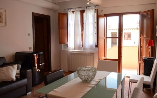 Cosy Apartment With Swimming Pool and Garden Close to Volterra and S Gimignano