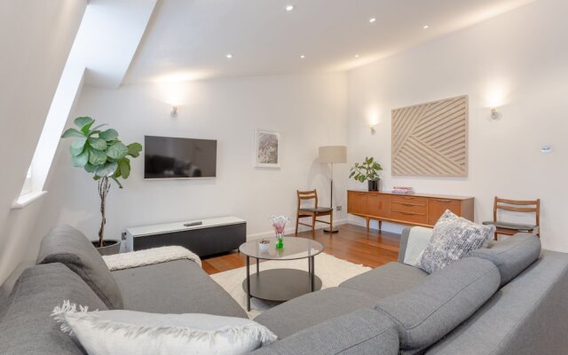 Well-Appointed 2 Bedroom East London Flat