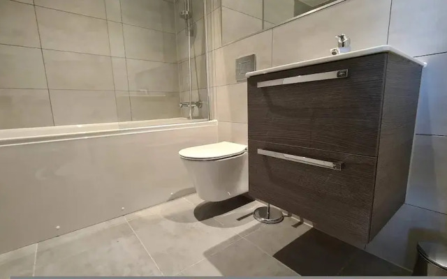 Chic Studio in Bracknell at Convenient Location
