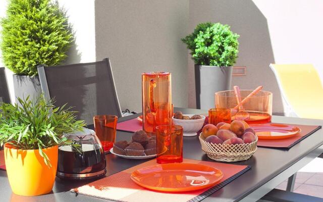 Charmsuites Nou Rambla Apartments