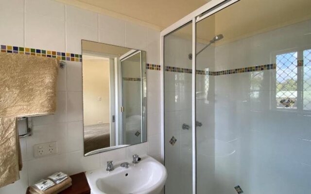 Cooktown Motel and Pams Place Hostel