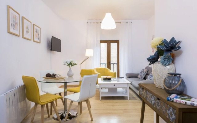 Cozy Apartment in Great Location 2 Bd. Plaza Nueva II