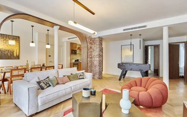 Exceptional 3 Bedrooms Apartment Heart of Paris