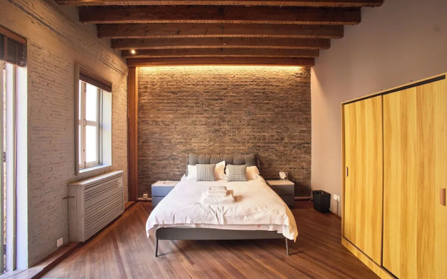 Book and Bed-Jingan Temple