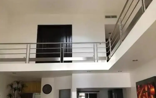 NLeon Luxury House