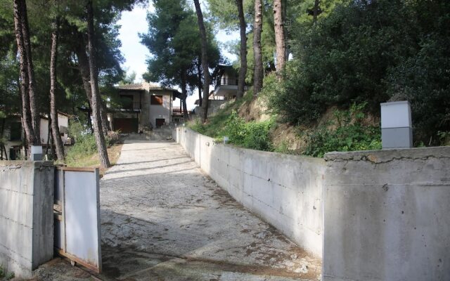 Romaric Mt. Garden House, Siviri