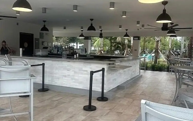 Penthouse Gem 3 Bedroom Condo by Redawning