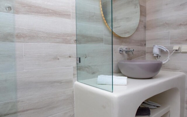 Naxos Riviera Suites