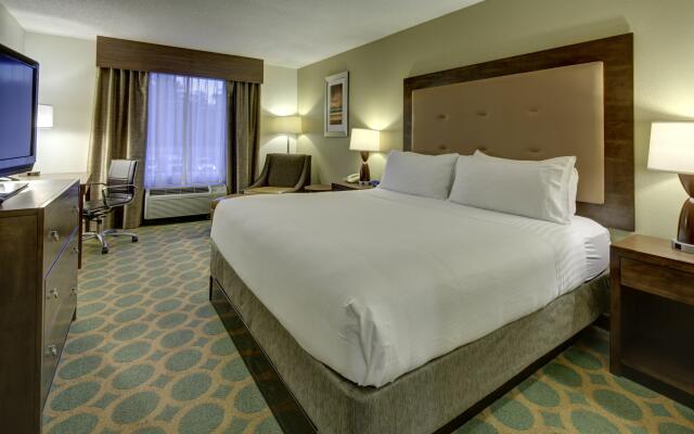 Holiday Inn Express Hotel & Suites Emporia, an IHG Hotel