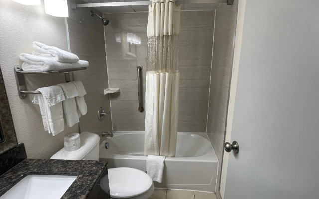 Quality Inn & Suites Cincinnati Downtown