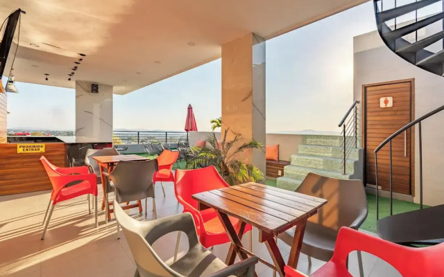 Loft with Pools and Rooftop Sky Bar