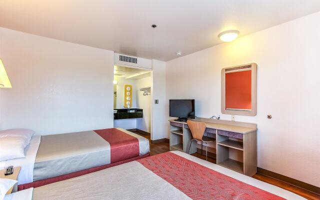 Motel 6-Salinas, CA - South - Monterey Area