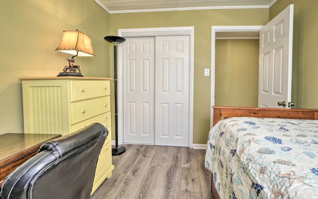 Holden Beach Family Abode - Steps to Ocean!