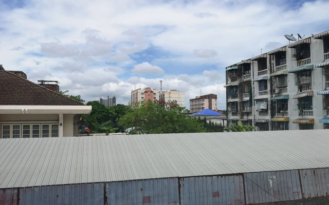 Napa Hostel Samrong Station