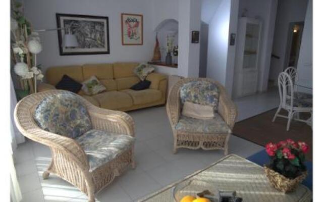 Margaret's Family House with pool and parquing
