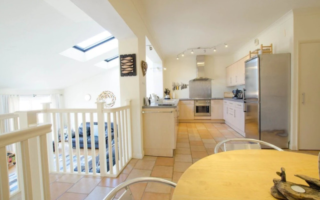 Clifton Court Apt 15 With Heated Pool