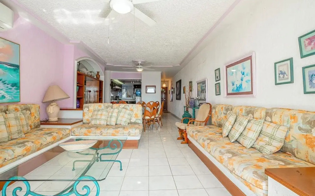 Playa Azul Apt with Sea views & Pool