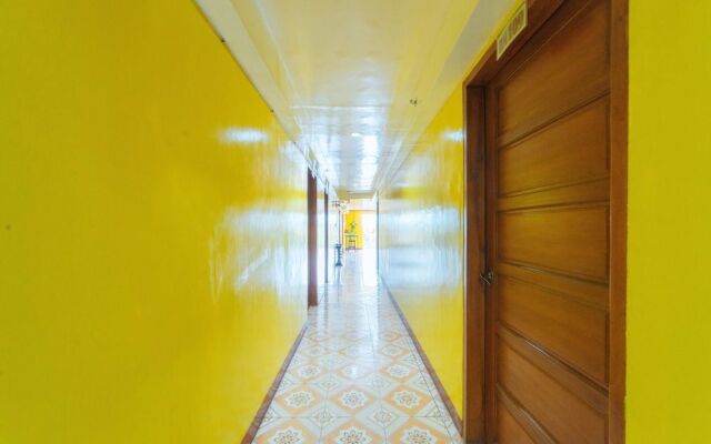 RedDoorz near Golden Sarok Shrine