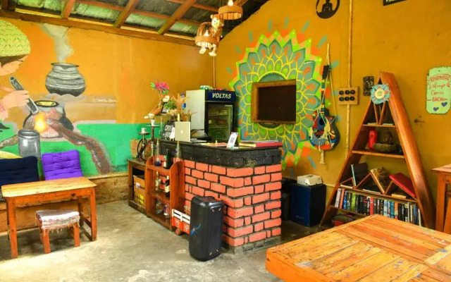 Monkey Mud Hostel And Camps