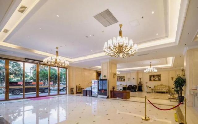 Vienna International Hotel (Sanya High-speed Railway Station)