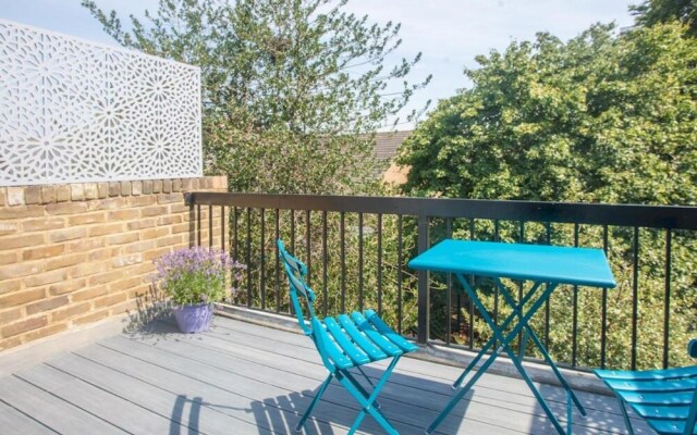 Sunny and Bright 1 Bed Apartment in London
