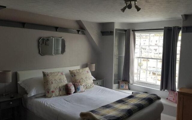 Harbour Moon Inn