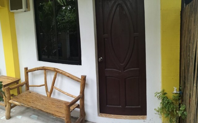 Guanna's Place Room and Resto Bar